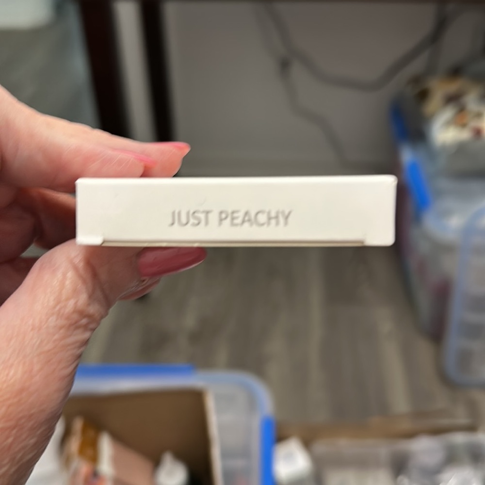 FLOSS Eyeshadow Squad in Just Peachy NEW - Picture 7 of 7